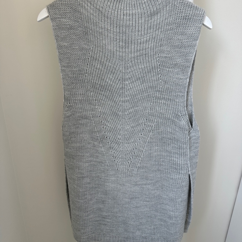 Topshop Light Gray Mockneck Knit Sweater Vest Size 8